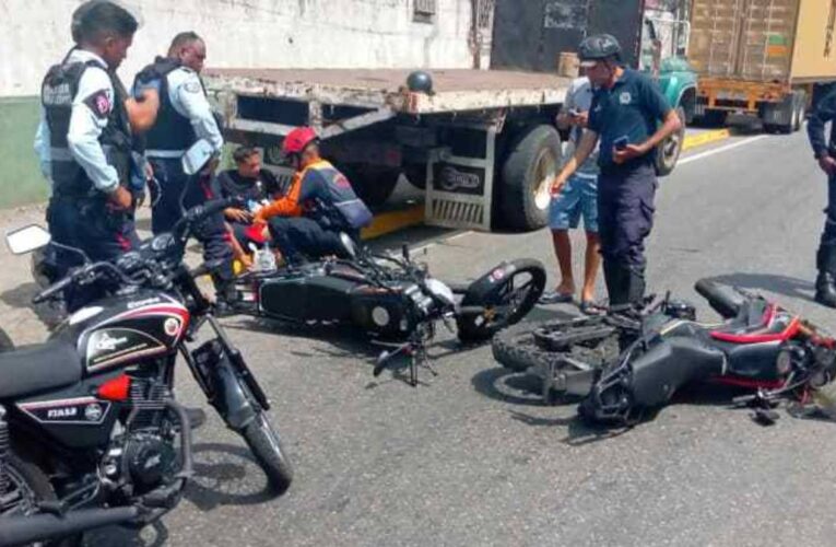 Choque de motos deja 2 PNB y un civil heridos
