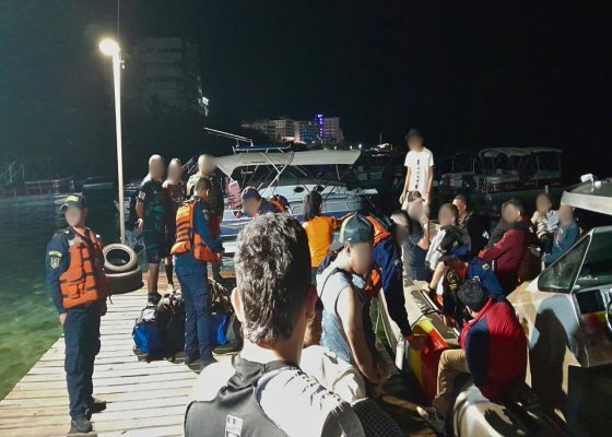 Armada colombiana rescata 19 migrantes en San Andrés, entre ellos 7 venezolanos