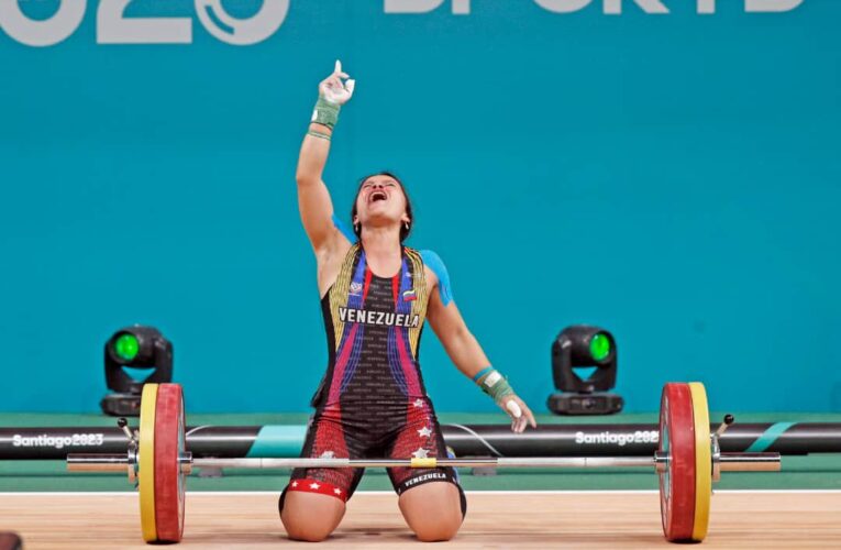 Anyelín Venegas conquista segundo cupo olímpico en pesas