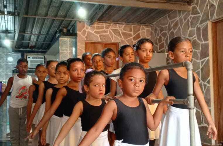 Escuela Ballet D’Franaly presentó El cascanueces en 10 de Marzo