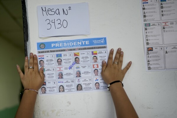 Panamá inicia jornada electoral para elegir presidente y diputados