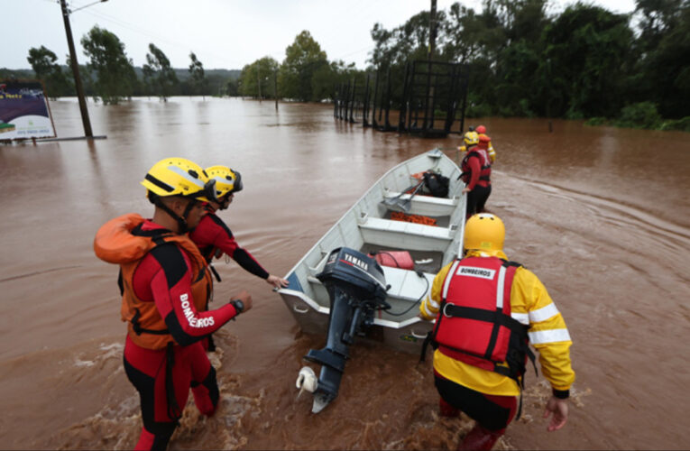 Suben a 152 los muertos por inundaciones en Brasil
