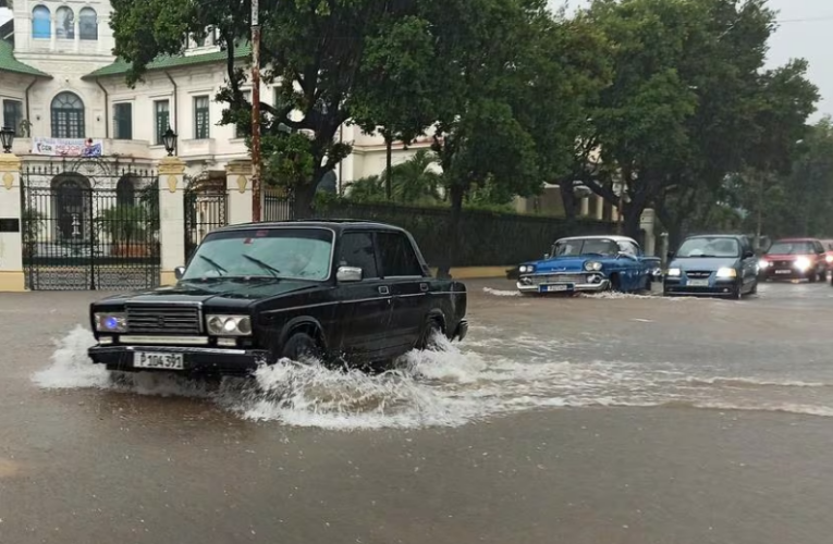 Inundaciones y derrumbes en Cuba por fuertes lluvias