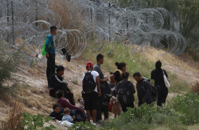 Migrantes abandonan puntos de cruce irregular en Juárez tras anuncio de medidas de Biden