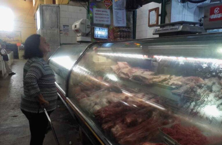 Carniceros compran menos reses porque las ventas de carne han bajado