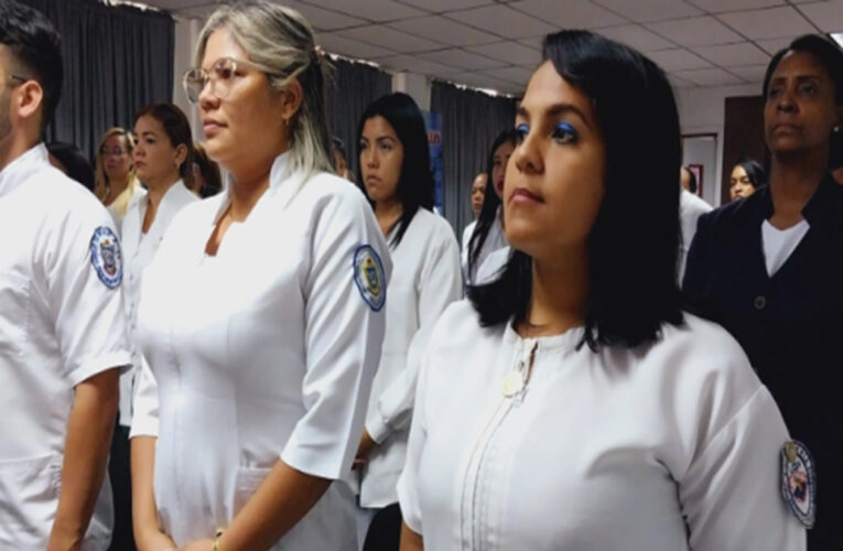 Profesionales de Enfermería de La Guaira reciben cargos y ascensos
