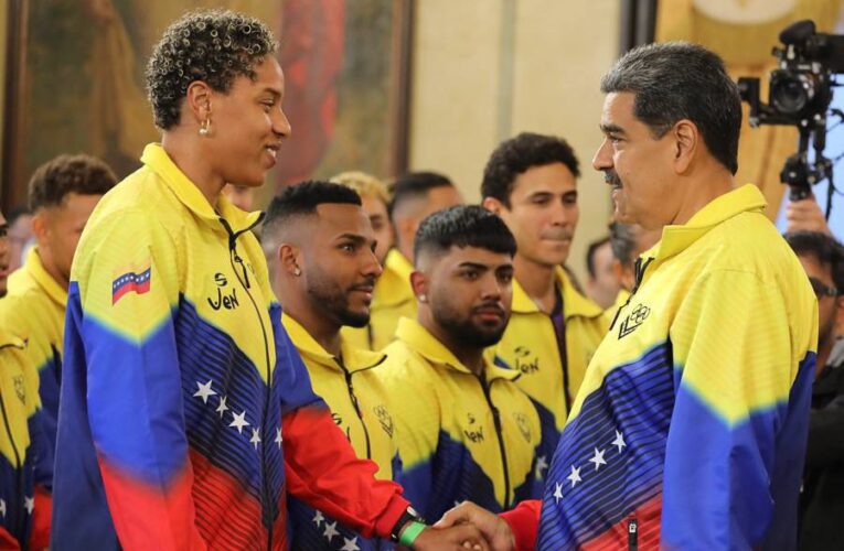 Presidente Maduro abanderó atletas y paratletas a París 2024