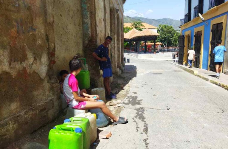 4 meses que no llega agua a la Calle León