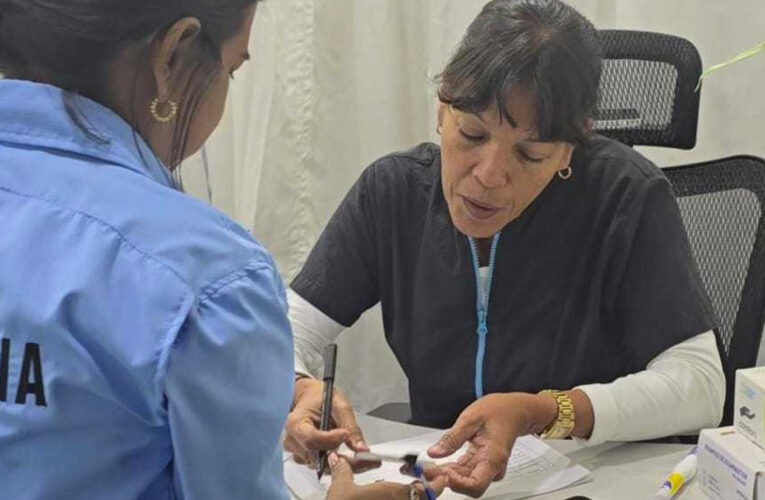 Llevan atención médica a la Contraloría del Estado