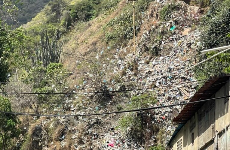 Urge limpieza de quebrada El Mapurite en el sector La Chivera
