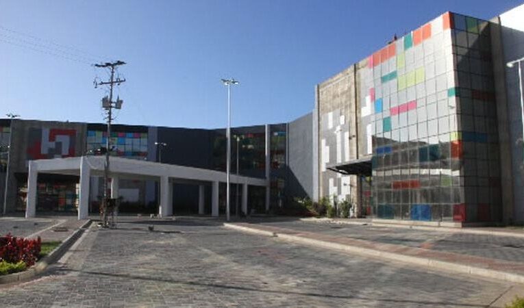 Pocos autobuses en el terminal de Catia la Mar