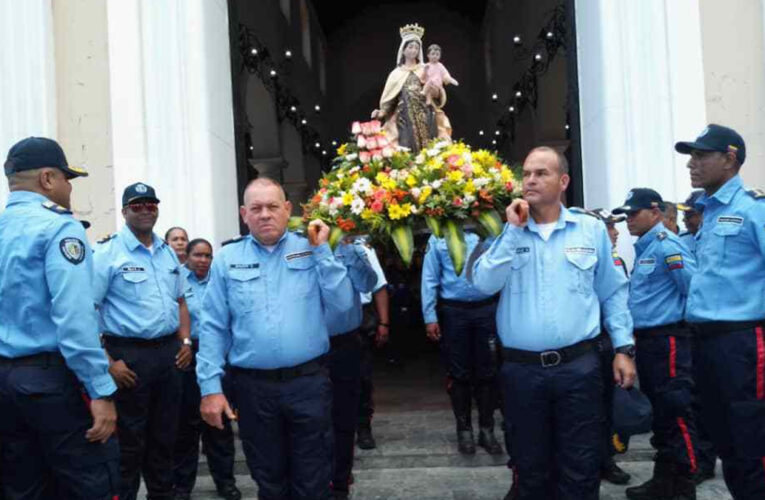 Celebran Día del Policía con misa y procesión