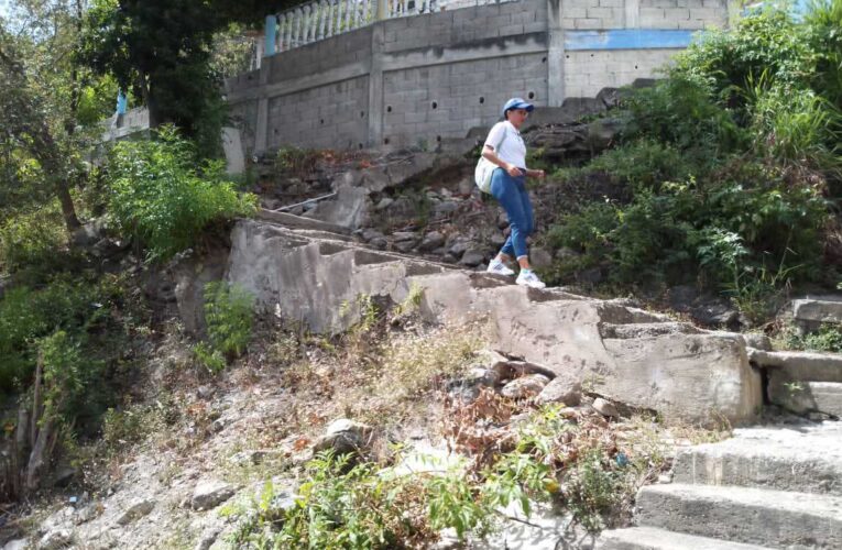 Piden reparar caminerías en Cerro Caído