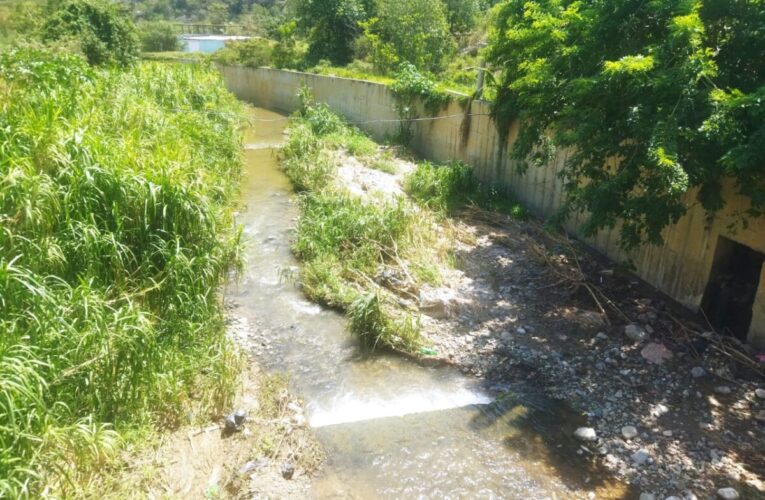 La Amistad Bicentenaria y Renacer Unido siguen rogando por la canalización del río