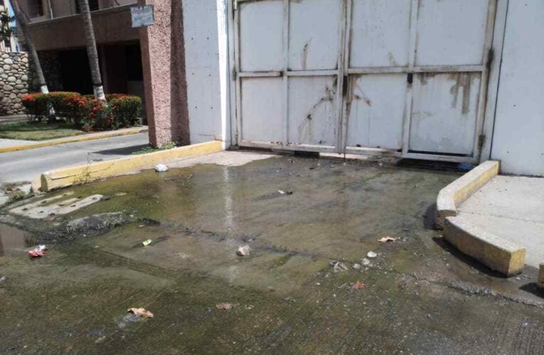 Caraballeda Caribe Club lanza aguas negras que contaminan a los vecinos