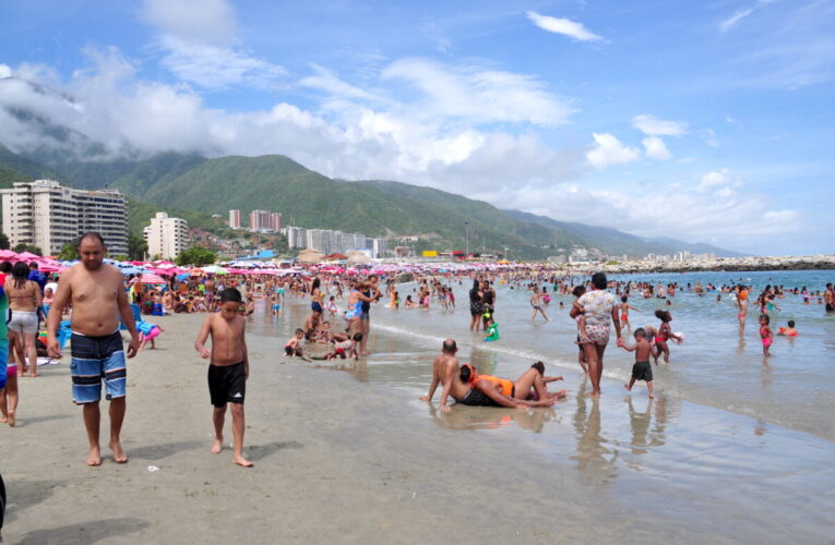 Muy visitada Playa Coral este domingo