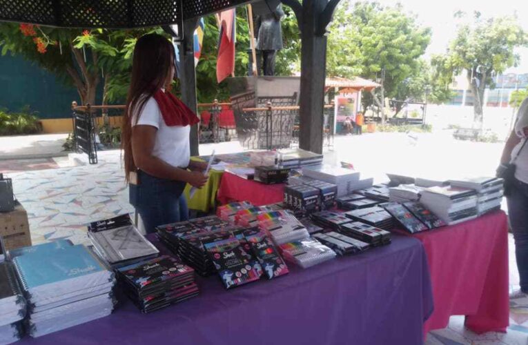 Expoferia escolar en el terminal de Catia la Mar