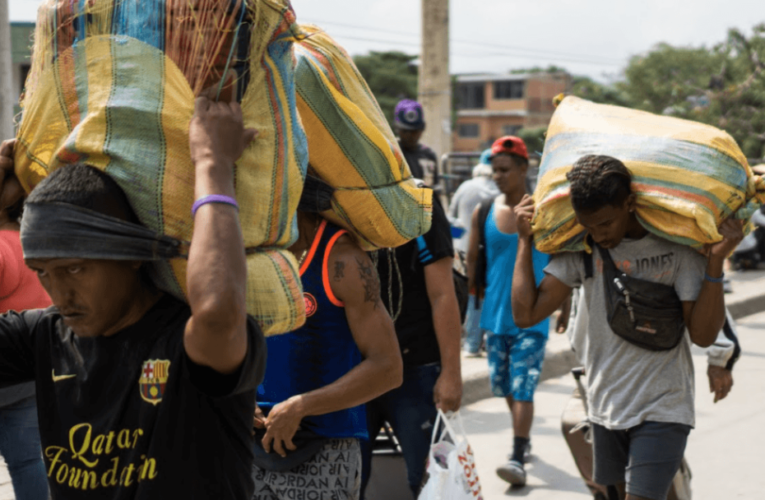 Unos 2.800 venezolanos salen diariamente hacia Colombia por el Táchira