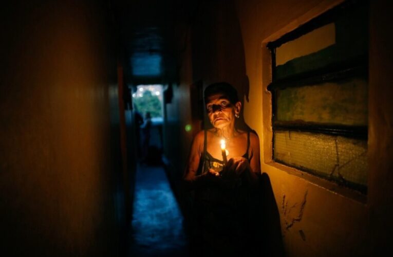 Sectores de La Guaira cumplen más de 14 horas sin luz