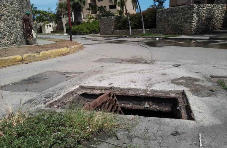 Cañería sin tapa en Tanaguarena pone en riesgo a choferes