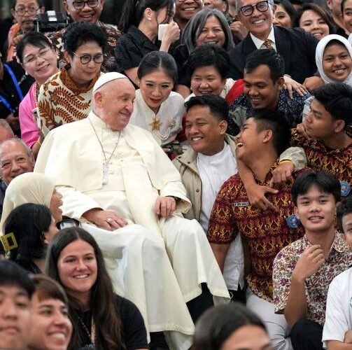 Papa Francisco celebró una misa para 100.000 personas en Yakarta