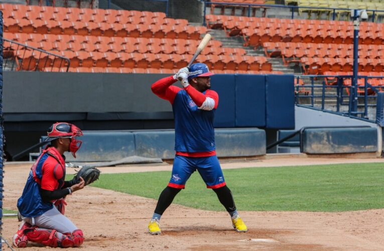 Tiburones cumplen segunda práctica oficial en la UCV