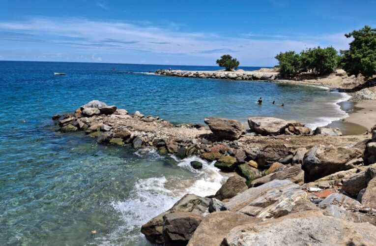 Construyen espigón y realizarán el dragado de lunes a viernes en playas de Macuto