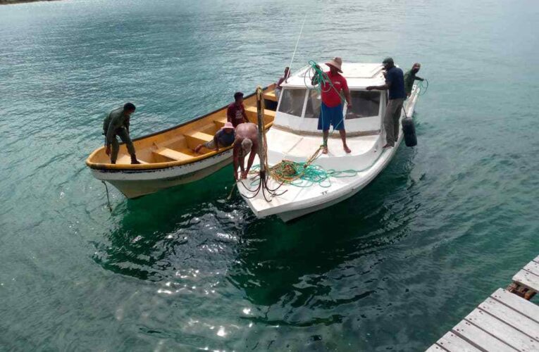 Rescatados 4 pescadores desaparecidos desde el martes en La Guaira