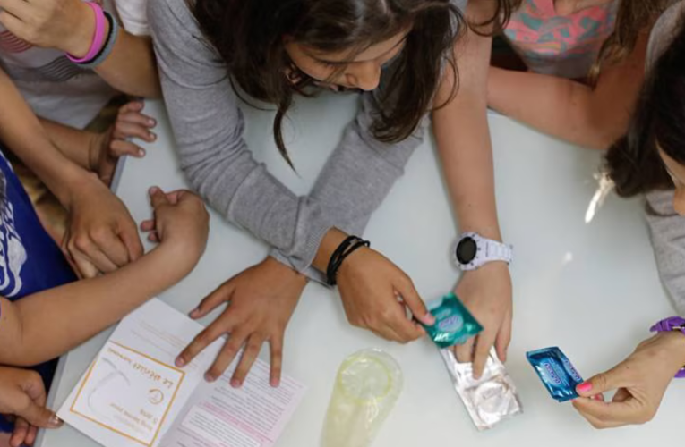 Adolescentes aseguran no recibir educación sexual en las escuelas