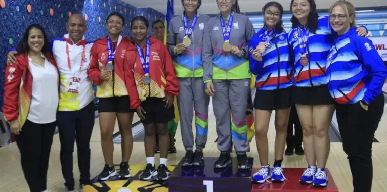 Bowling aporta bronce en ambos sexos