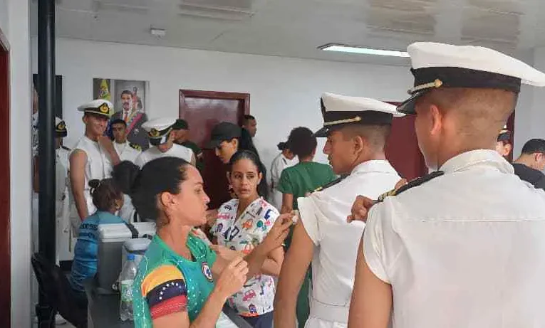 Vacunaron a 200 cadetes de la Academia Militar de la Armada