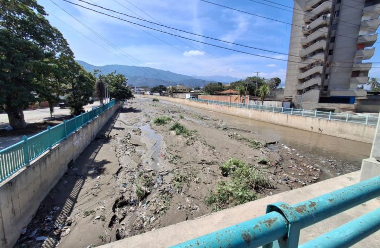 Sedimento y escombros movió la quebrada Tacagua