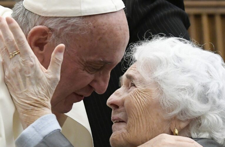 Papa Francisco: No dejen solos a los ancianos en las fiestas navideñas