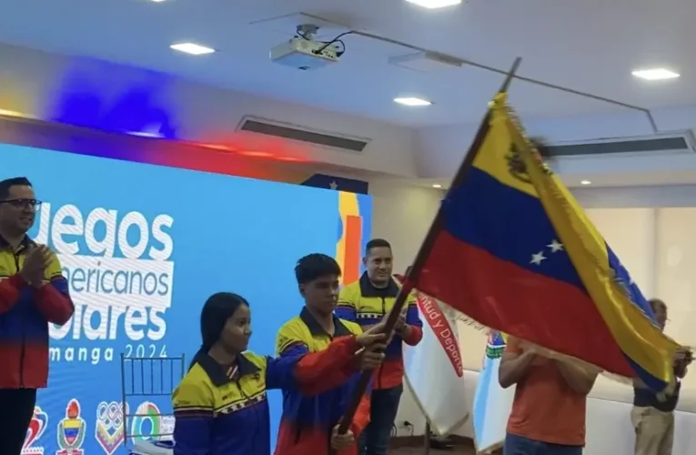 Abanderada la delegación a Suramericano Escolar en Colombia