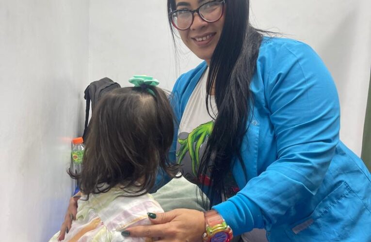 Aumentan las enfermedades respiratorias en niños por el frío y pirocténicos