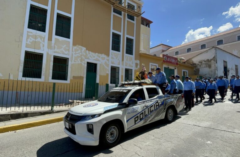 Policía de La Guaira celebró sus 23 años con misa y procesión