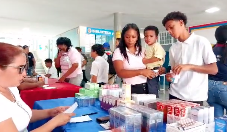 Reinician el año escolar con jornada médica