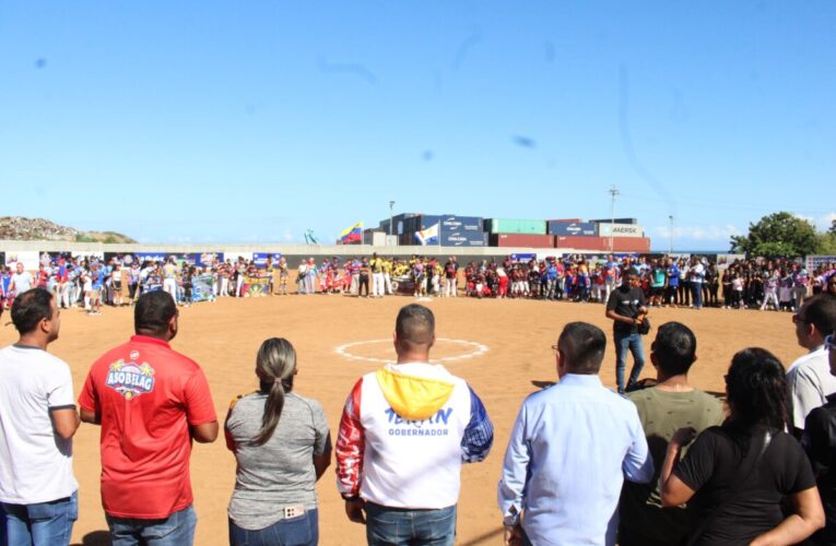 Terán entregó el estadio de béisbol infantil y el centro de bateo en Atanasio Girardot