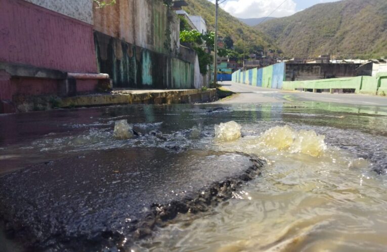 Megabote de aguas servidas en Canaima ya es insoportable