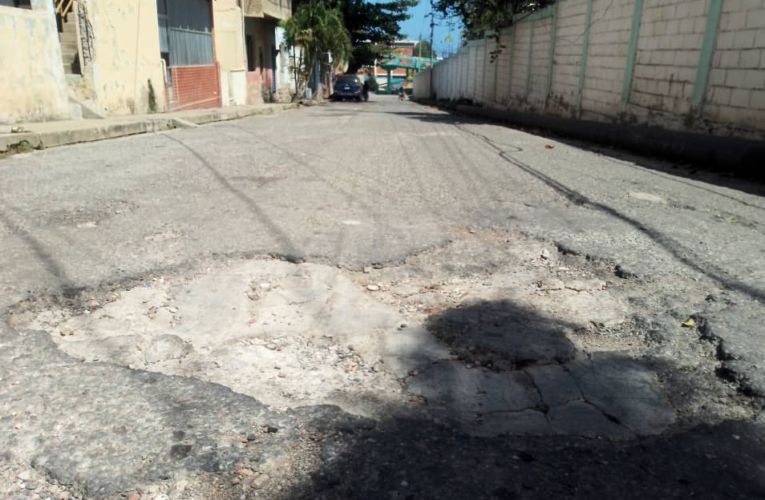 Plan de asfaltado piden para la calle principal de El Cementerio en Pariata