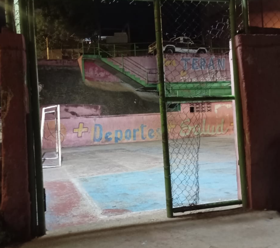 Los jóvenes del sector Santa Ana agradecerían que les reparen su cancha