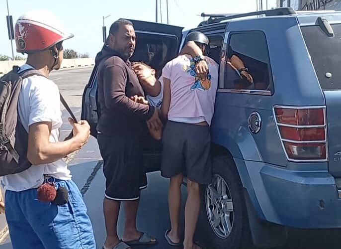 Derrapa motorizado por imprudencia del conductor de una camioneta