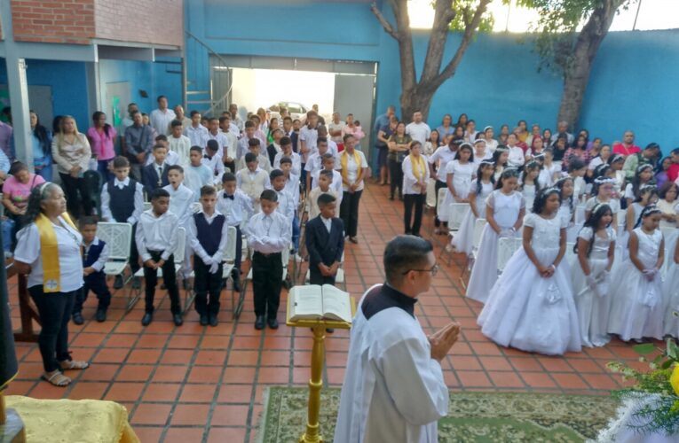 58 niños realizaron la Primera Comunión en la Iglesia de Montesano