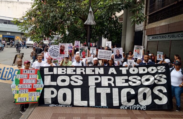 Familiares de presos políticos protestan en Caracas para exigir su liberación