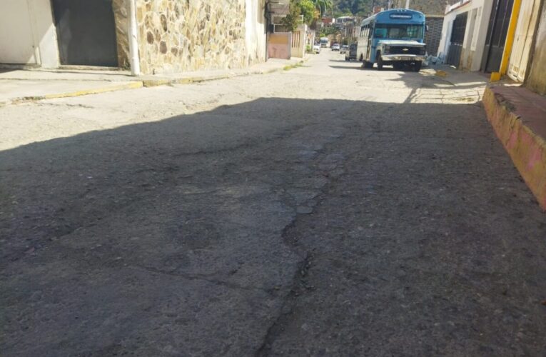 Urge asfaltado en Marapa El Piache