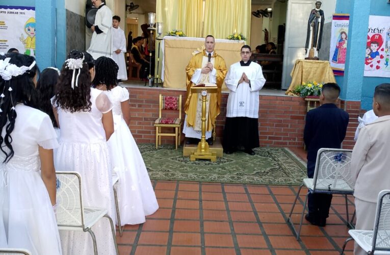 58 niños realizaron la Primera Comunión en la Iglesia de Montesano