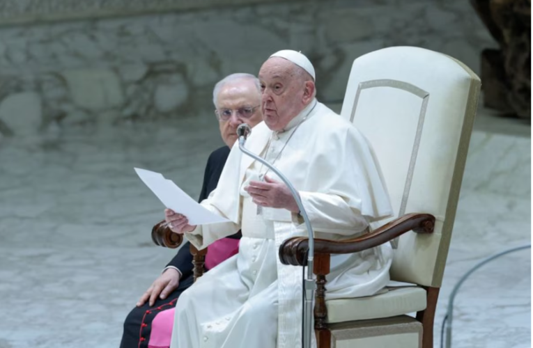 Hospitalizan al papa Francisco en el policlínico Agostino Gemelli por una bronquitis