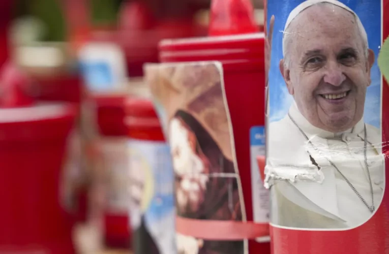 Papa Francisco deja la ventilación mecánica