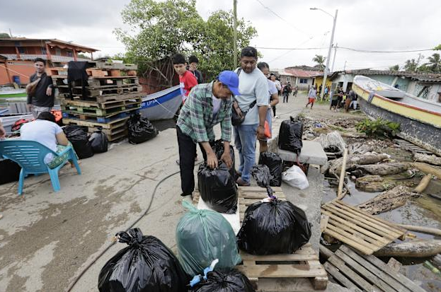 Migrantes buscan en las redes sociales nuevas rutas en su viaje de retorno a Suramérica