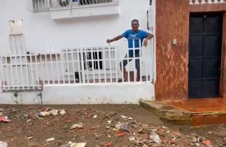 En la Redoma de Corapal la gente salió a limpiar la vía